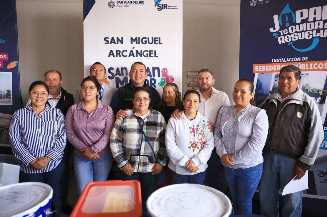 Roberto Cabrera encabeza entrega de apoyos y seguimiento de acuerdos en San Miguel Arcángel