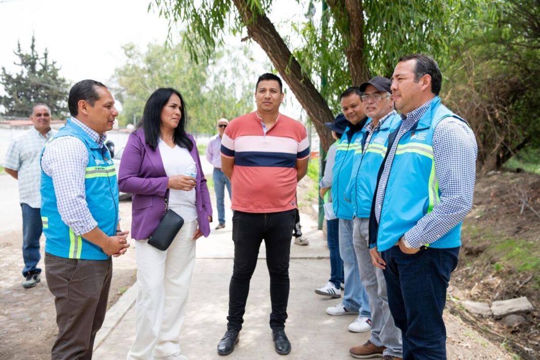 Roberto Cabrera entrega trabajos de mejoramiento del acceso a la comunidad de La Estancia