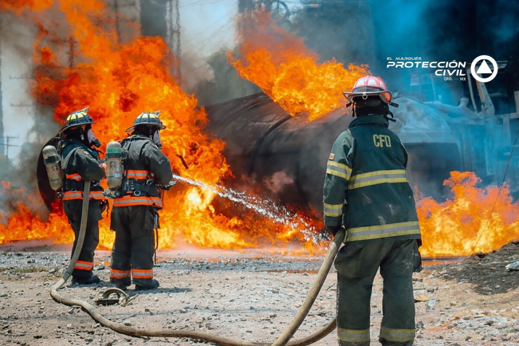 Tren embiste pipa con diesel en la carretera estatal 100; explosión deja 2 fallecidos