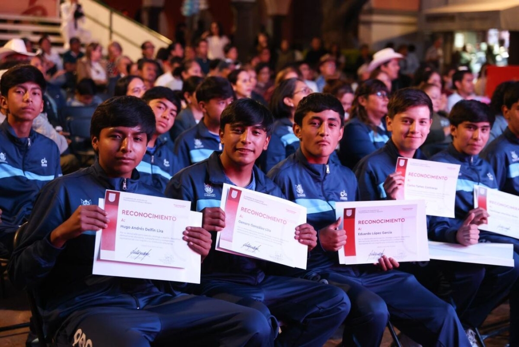 Jóvenes de Tequisquiapan ponen en alto al municipio en competencias internacionales y nacionales