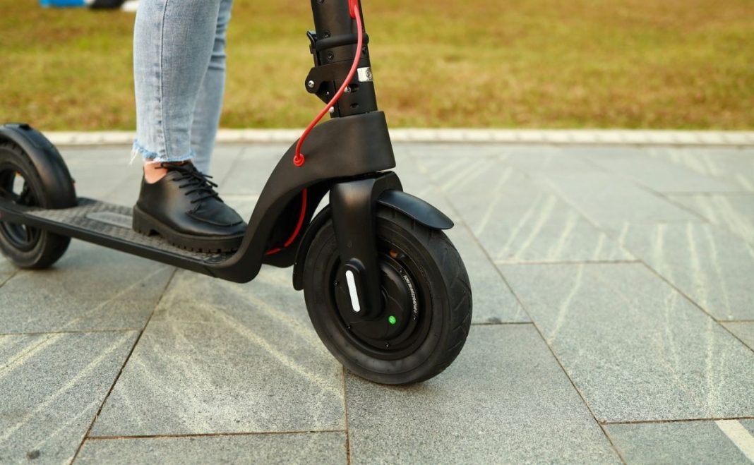 Semovi emite nuevas reglas para scooters y motos eléctricas en CDMX