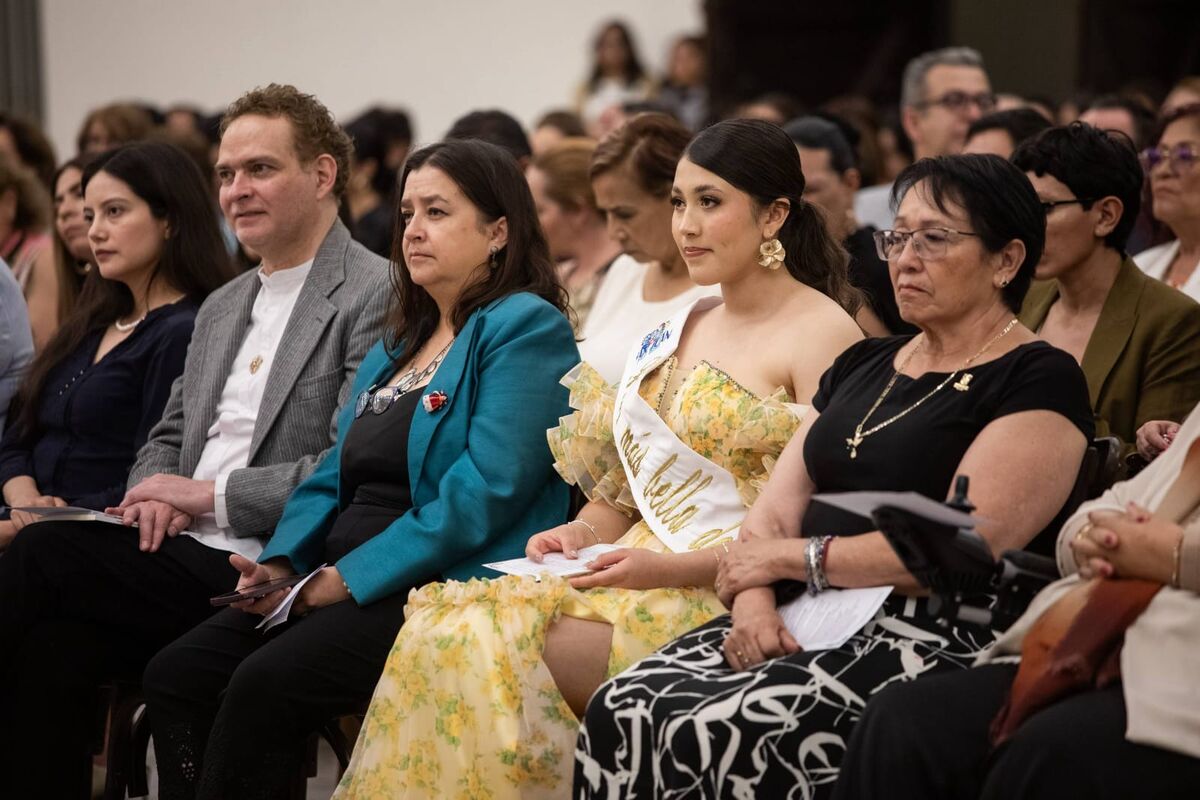 Galardonan a la excelencia literaria en los 54 Juegos Florales de San Juan del Río y coronan a Viviana I