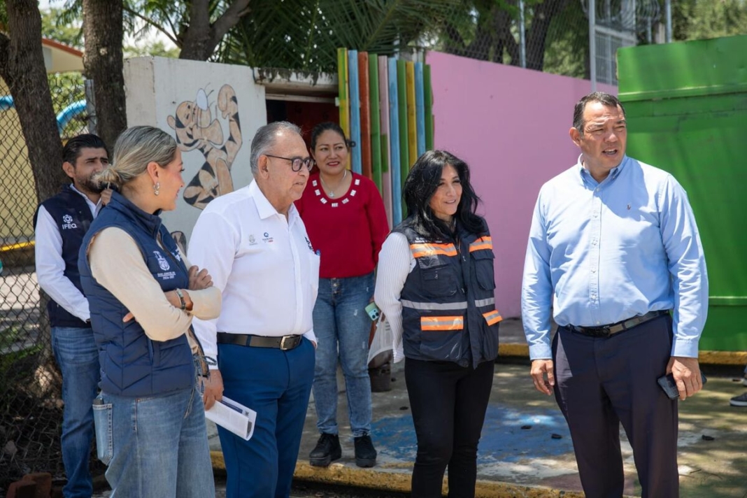 Roberto Cabrera y titular de IFEQ entregan y supervisan obras en cinco escuelas de San Juan del Río