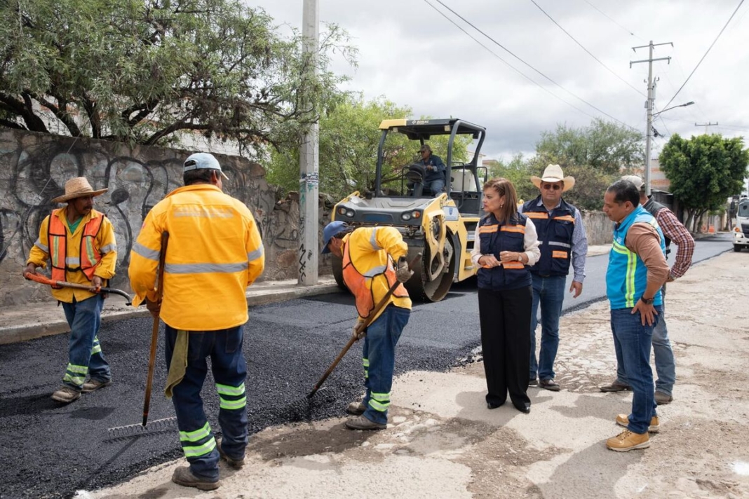 Municipio de San Juan del Río y la CEI rehabilitan calles en la Zona Oriente