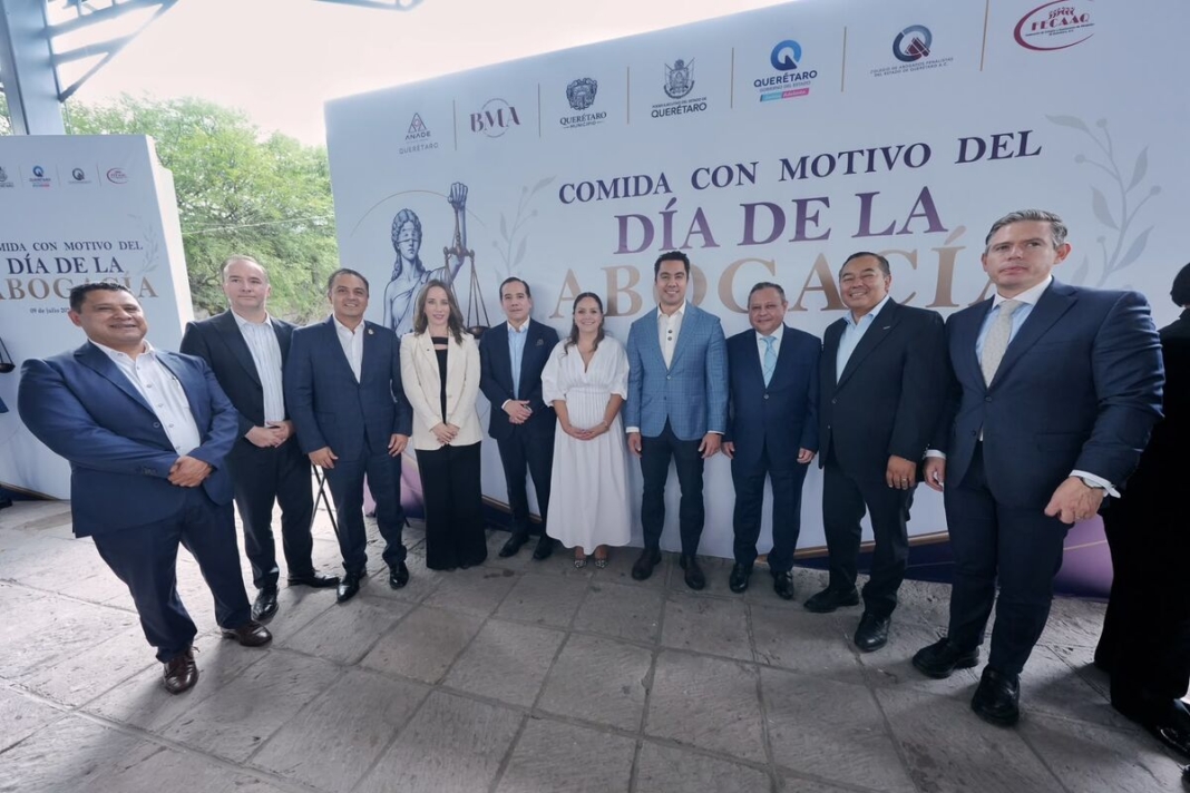Acompaña Felifer Macías a Mauricio Kuri en la conmemoración del Día de la Abogacía