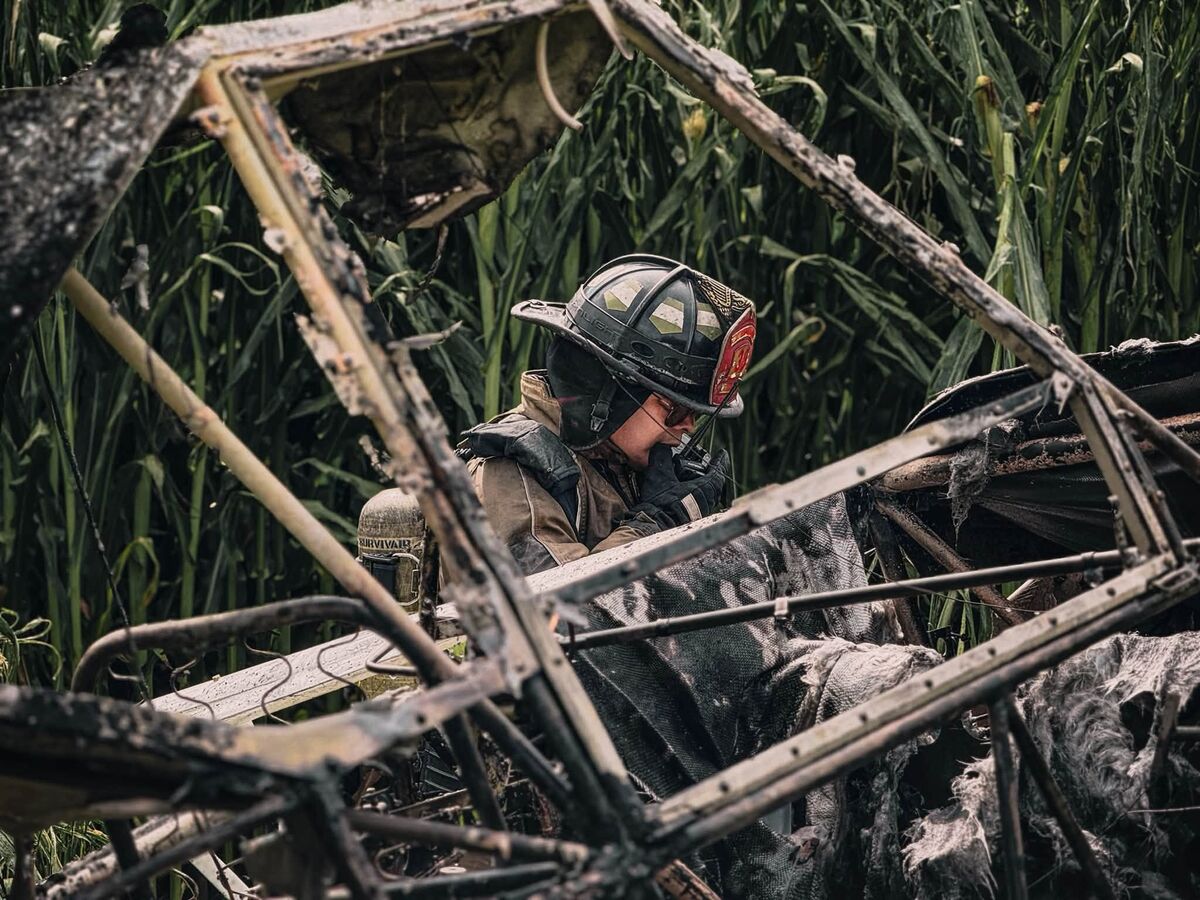 Cae y se calcina avioneta en San Juan del Río; piloto resulta ileso
