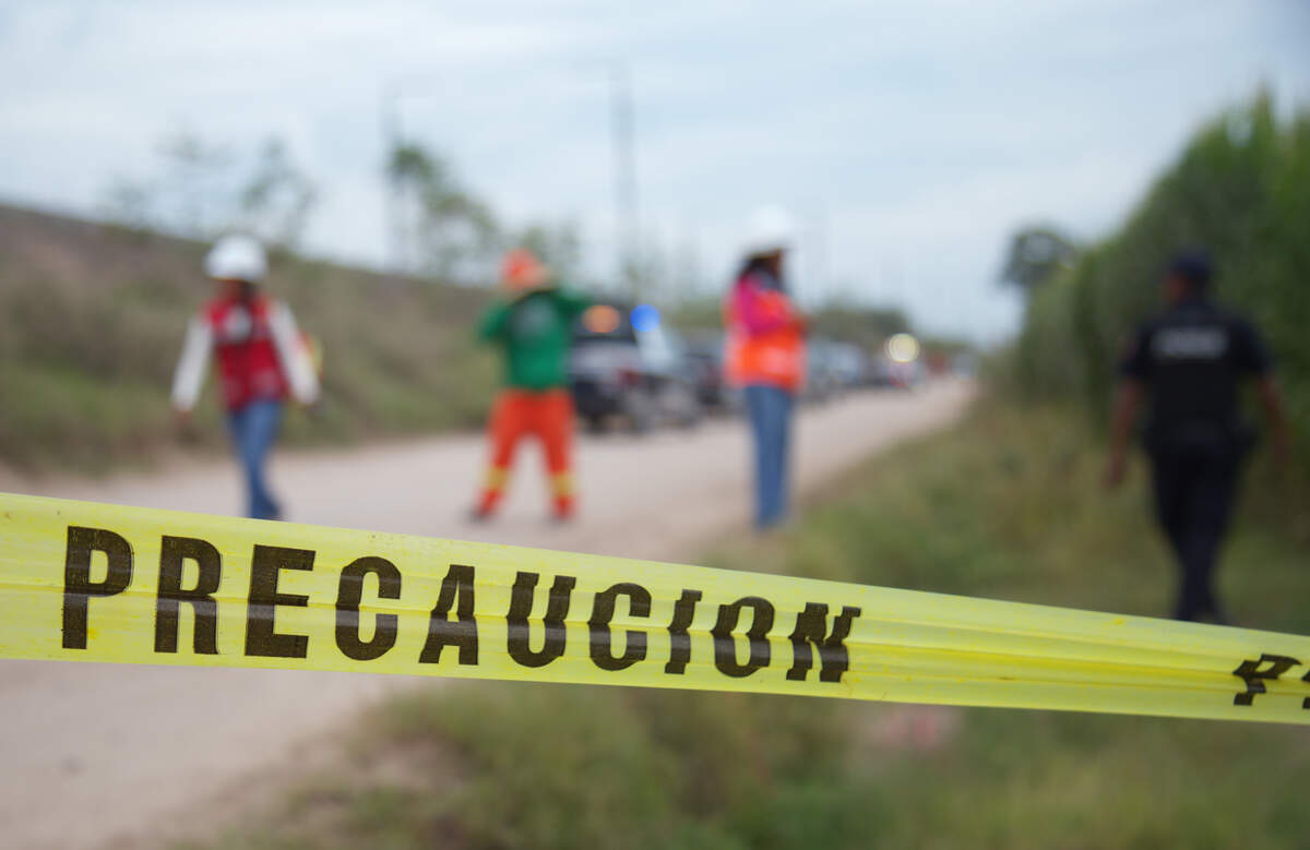 Cae y se calcina avioneta en San Juan del Río; piloto resulta ileso
