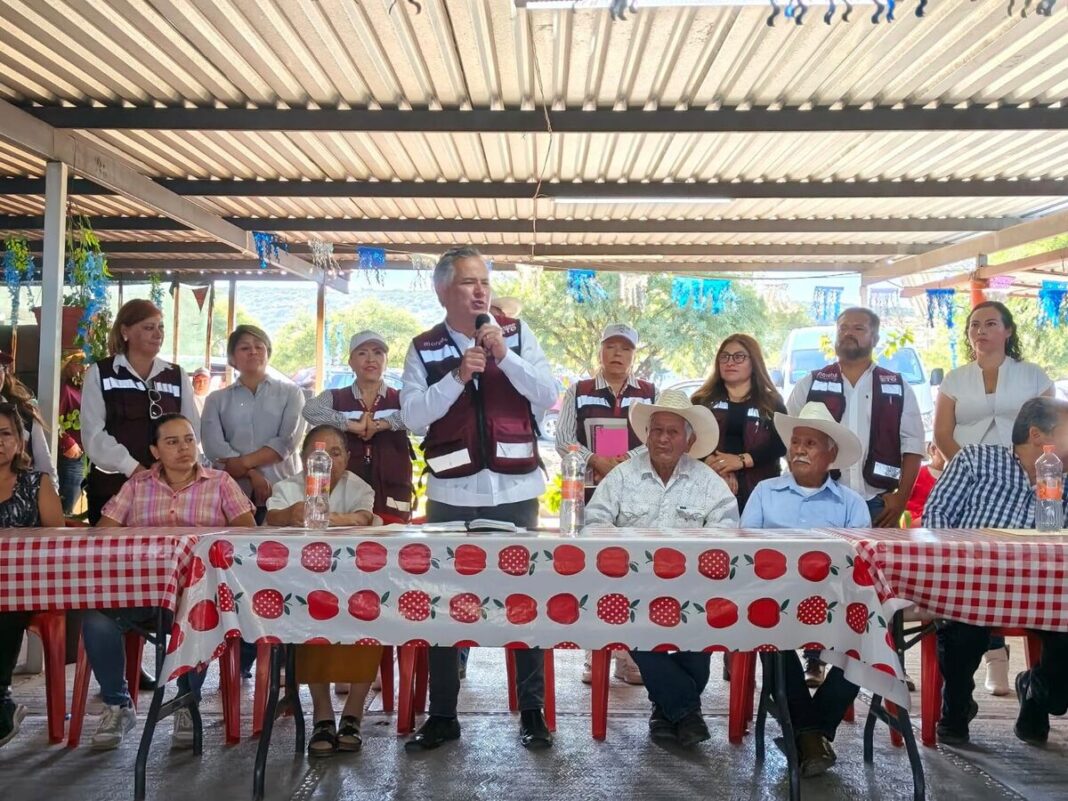 Denuncia Santiago Nieto condicionamiento de programas sociales y rezago en comunidades de Colón