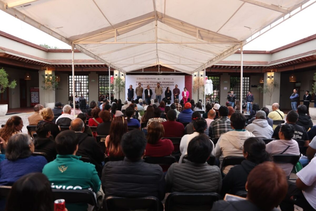Entrega Municipio de Tequisquiapan títulos de propiedad a familias de Ampliación Santa Fe