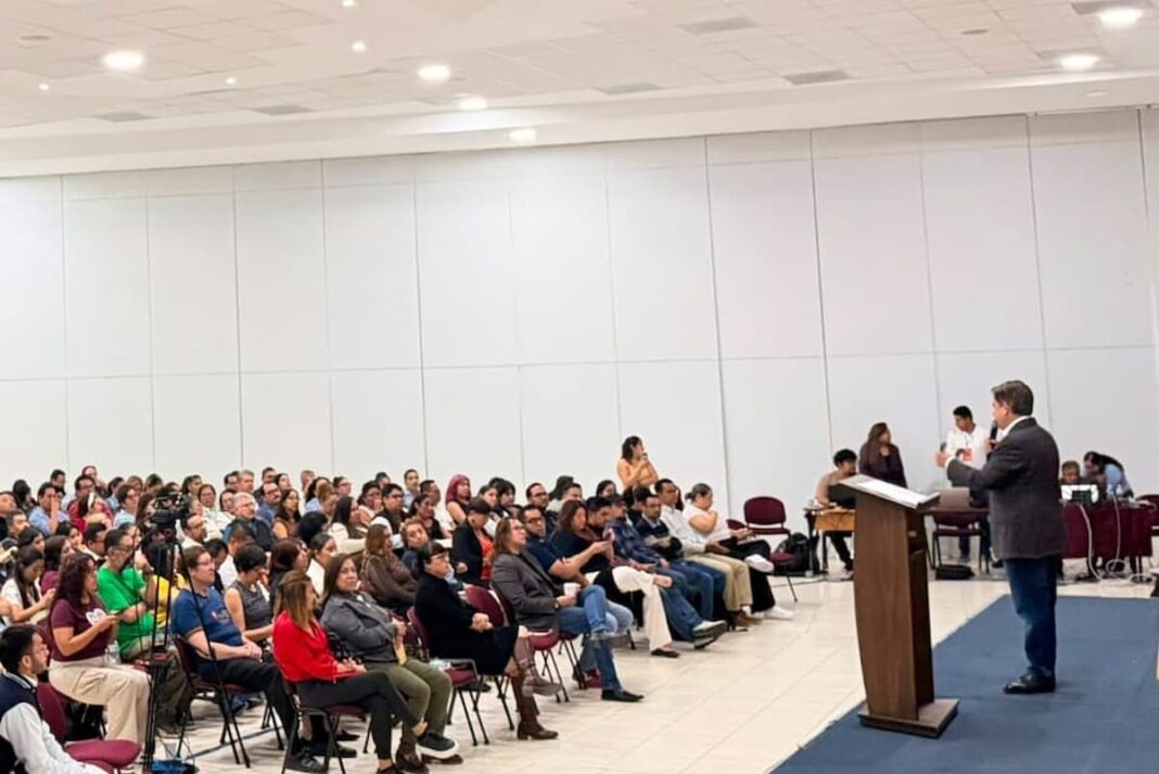 Luis Humberto Fernández participó en el Tercer Seminario de Actualización Docente de la UAQ