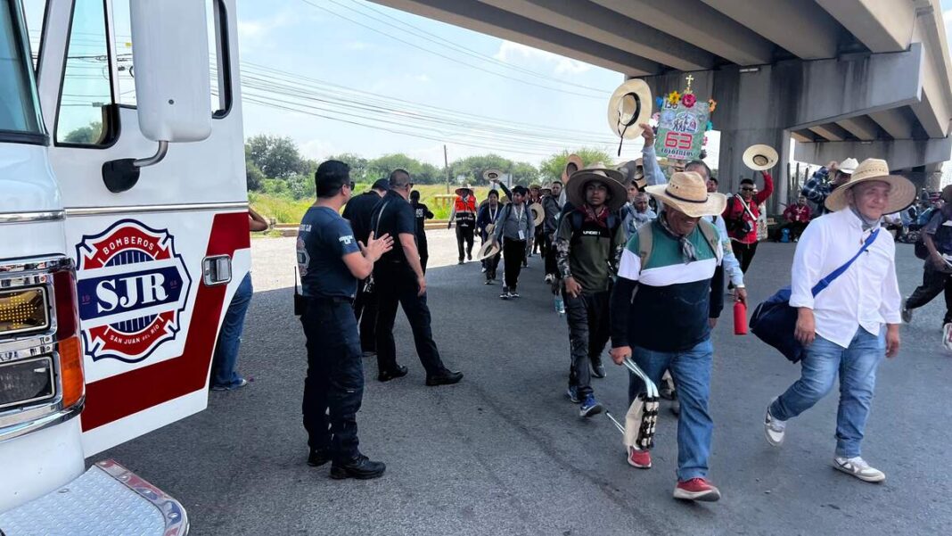 Mantiene Bomberos de San Juan del Río tradición de acompañamiento a peregrinos