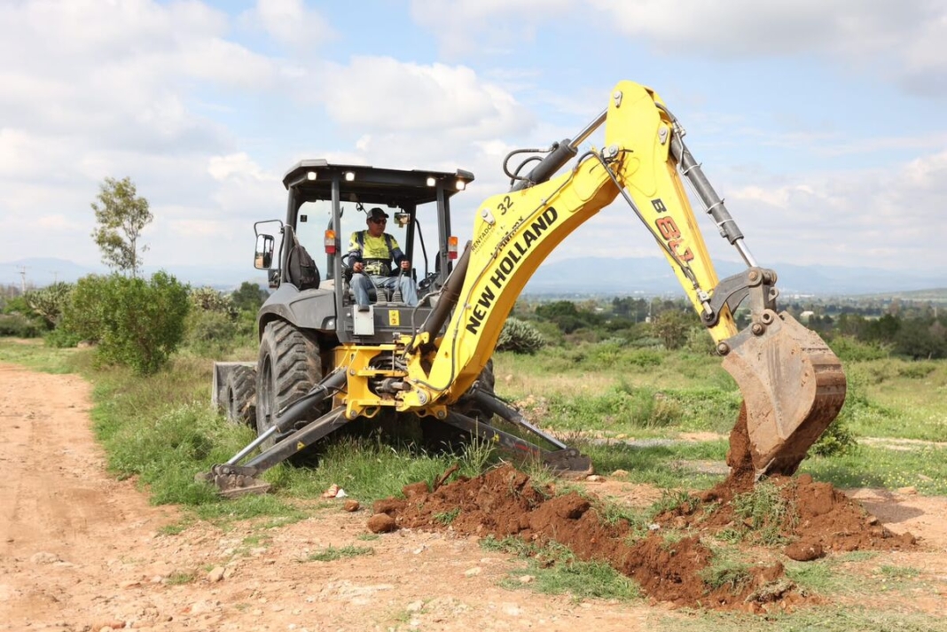 Obras que fortalecen la educación: Arranque de la construcción de barda perimetral del Telebachillerato La Fuente