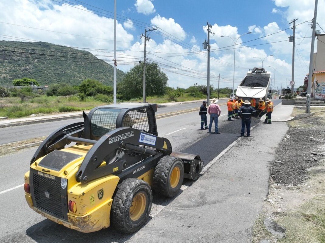 Realizan bacheo emergente en vialidades del centro de San Juan del Río