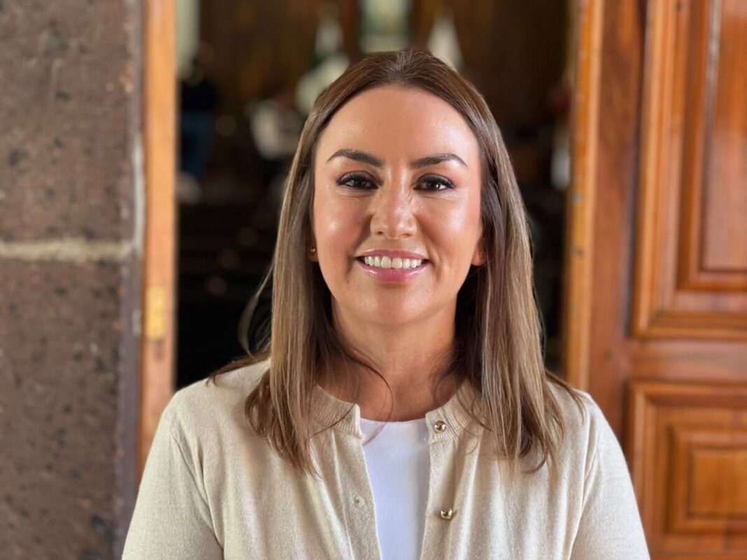 Regidora Vania Camacho Galván respalda aspiraciones de Luis Humberto Fernández