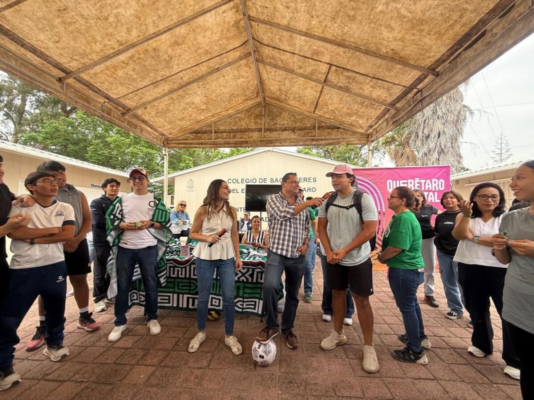 Secretaría de Turismo Municipal promueve el turismo local entre estudiantes del COBAQ