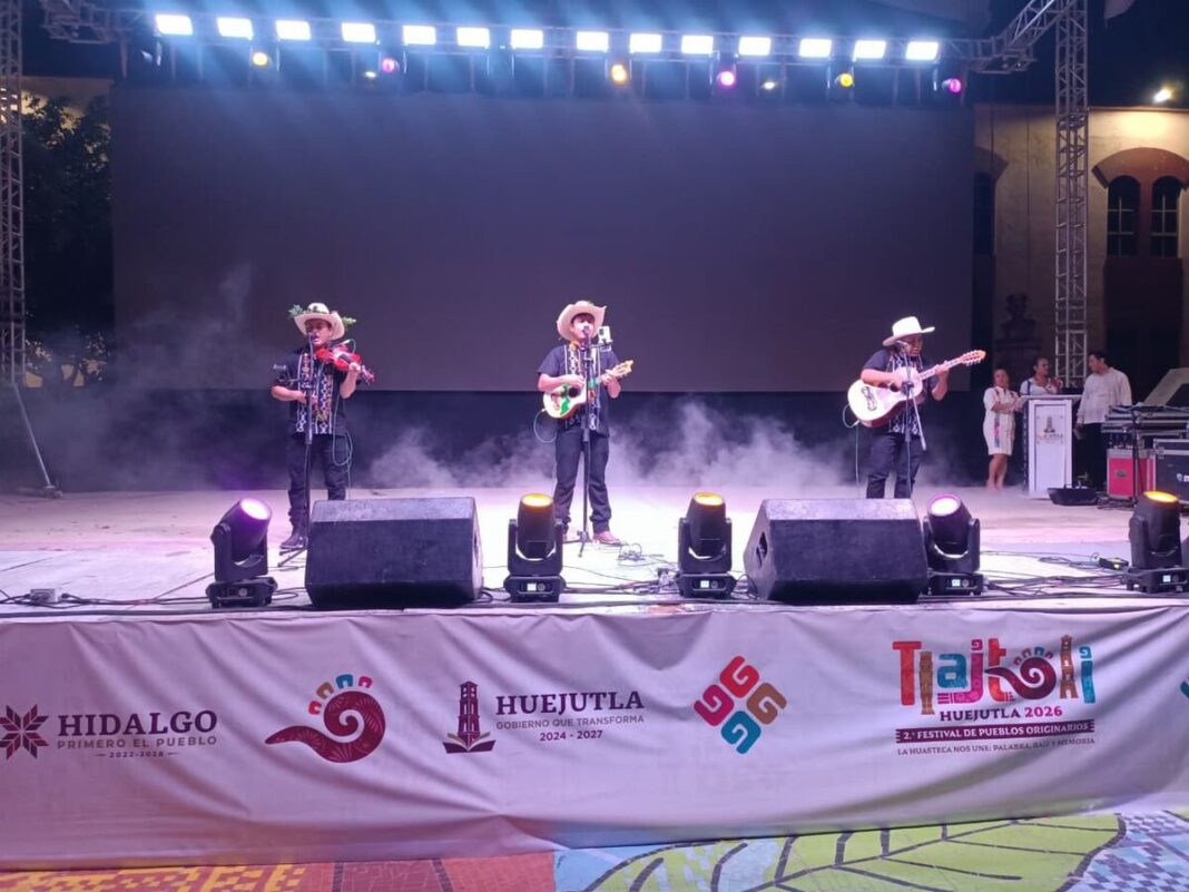 Representa delegación queretana al estado en el Festival Nacional Tlajtoli en Hidalgo