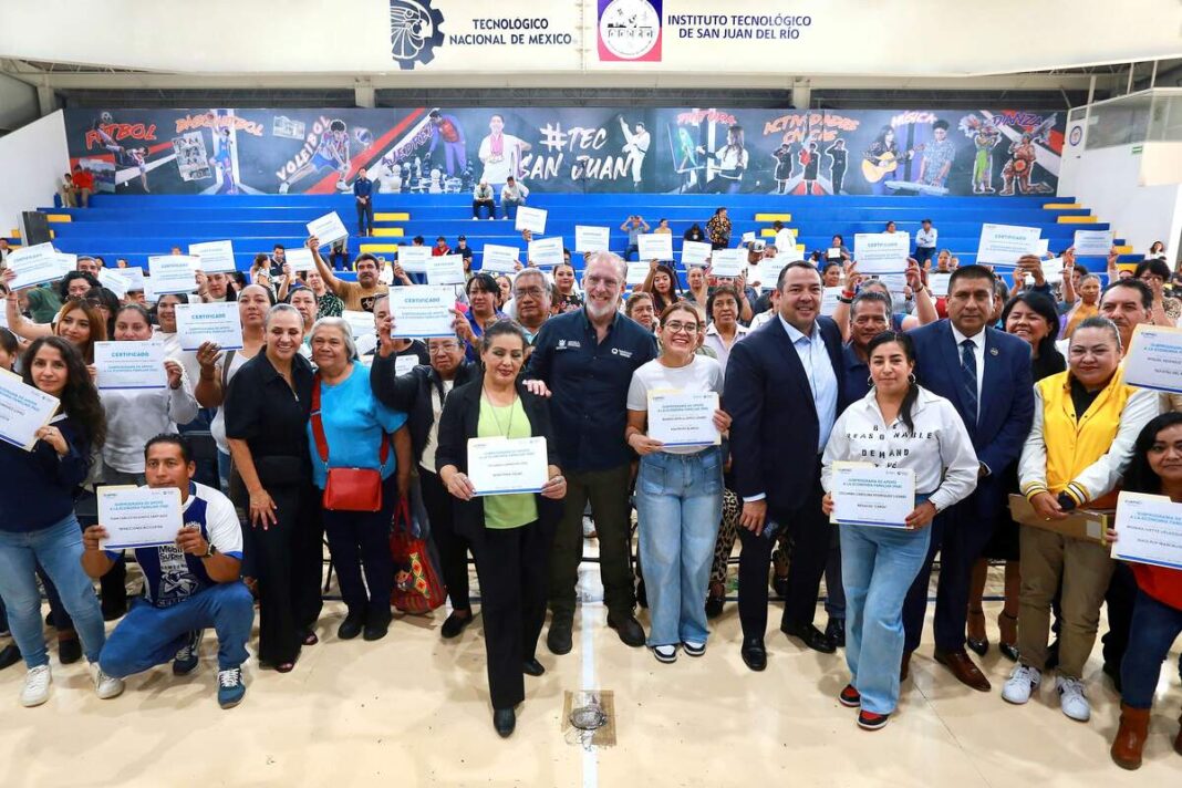 Entrega SEDESU certificados de Programa de Apoyo a la Economía a familias de San Juan del Río