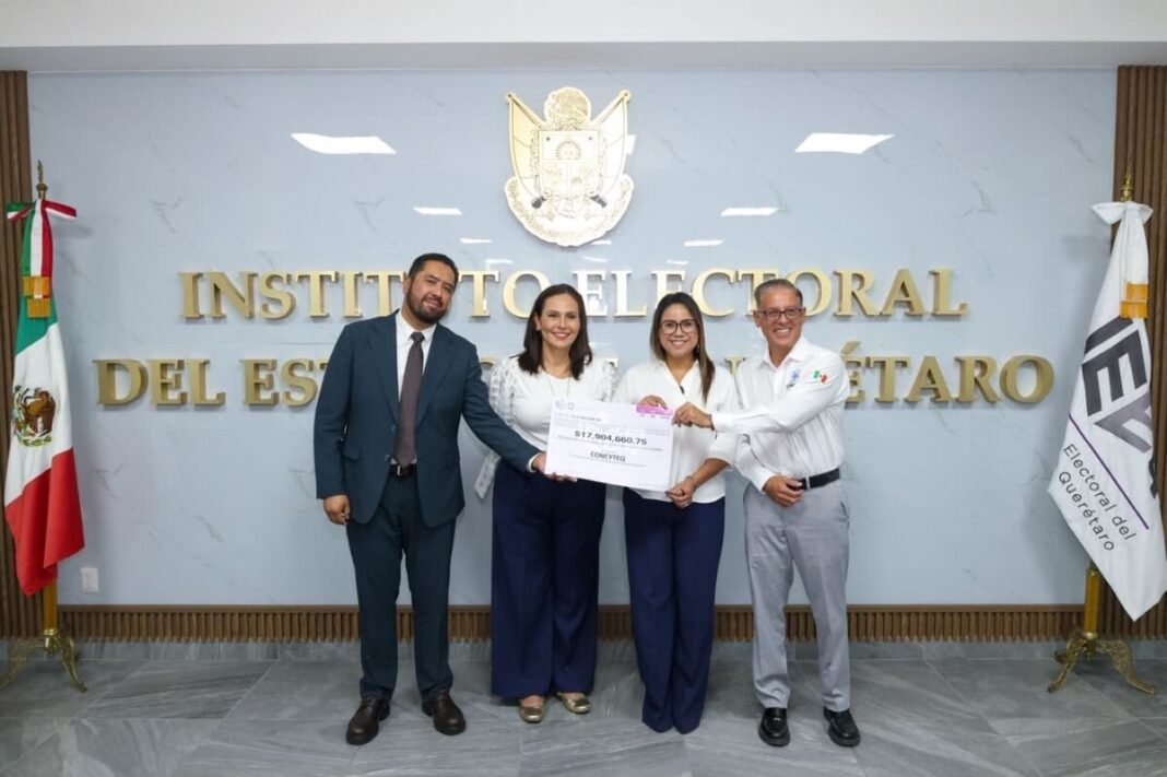 IEEQ entrega 17.9 millones de pesos a CONCyTEQ
