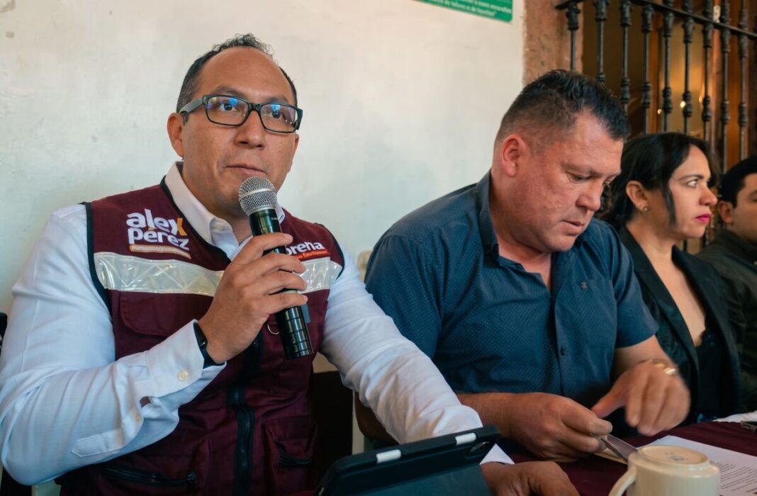 Critica dirigencia de Morena cónclave de exgobernadores panistas en Querétaro
