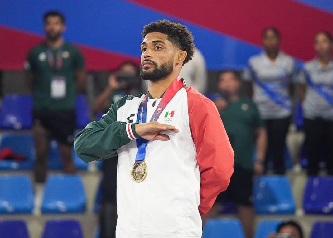 Gana México oro, plata y bronce en lucha olímpica