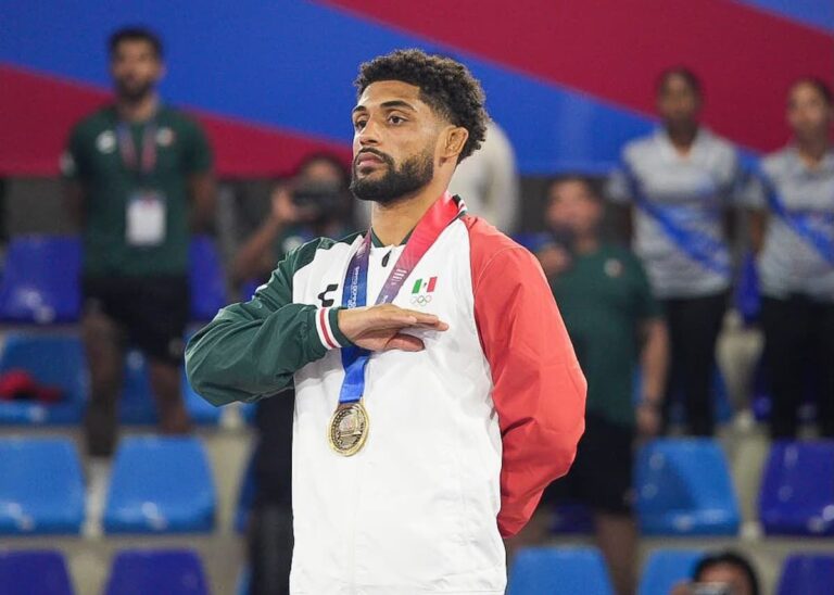 Gana México oro, plata y bronce en lucha olímpica