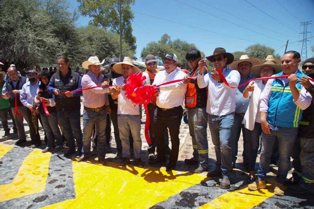 Renuevan acceso a La Estancia con aportación ciudadana en San Juan del Río