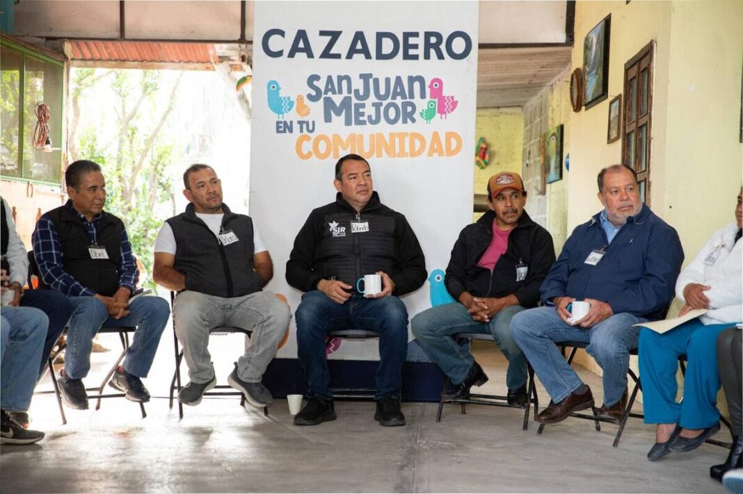 Ayuntamiento realiza jornada de trabajo y atención en Cazadero