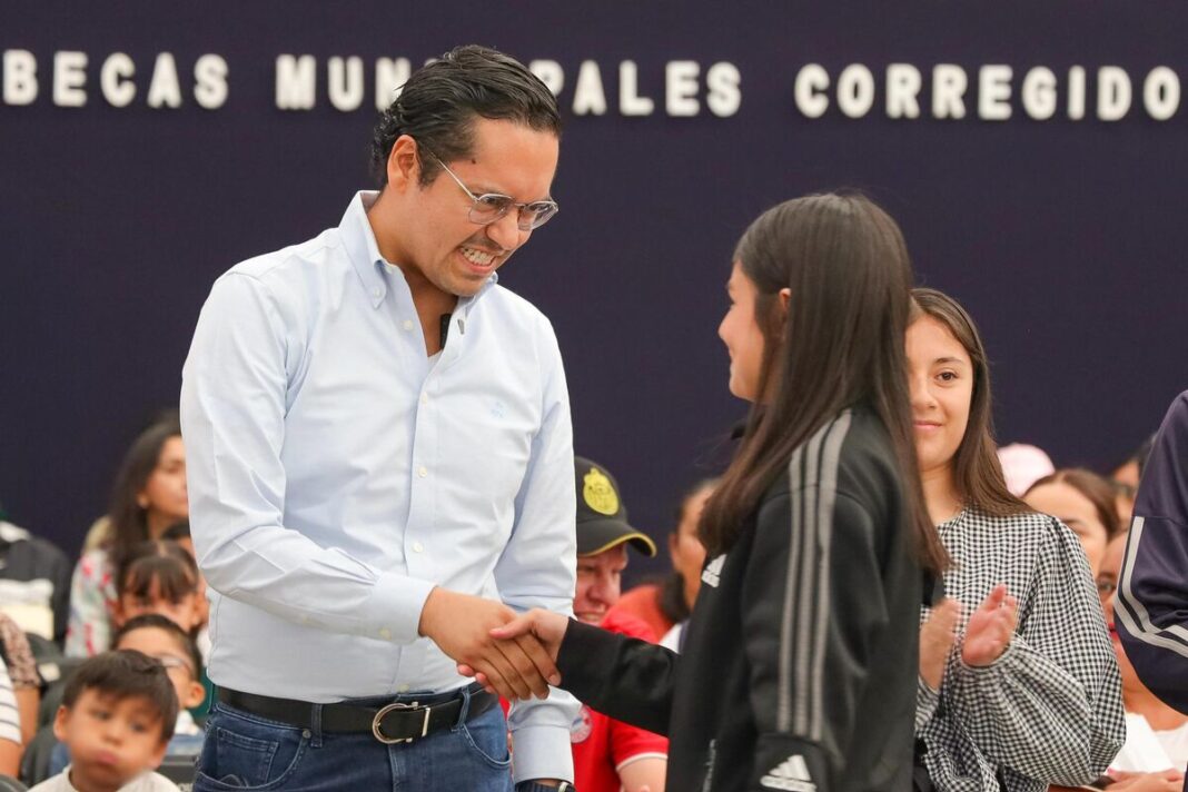 Corregidora abre segunda etapa de Becas A Paso Firme 2026