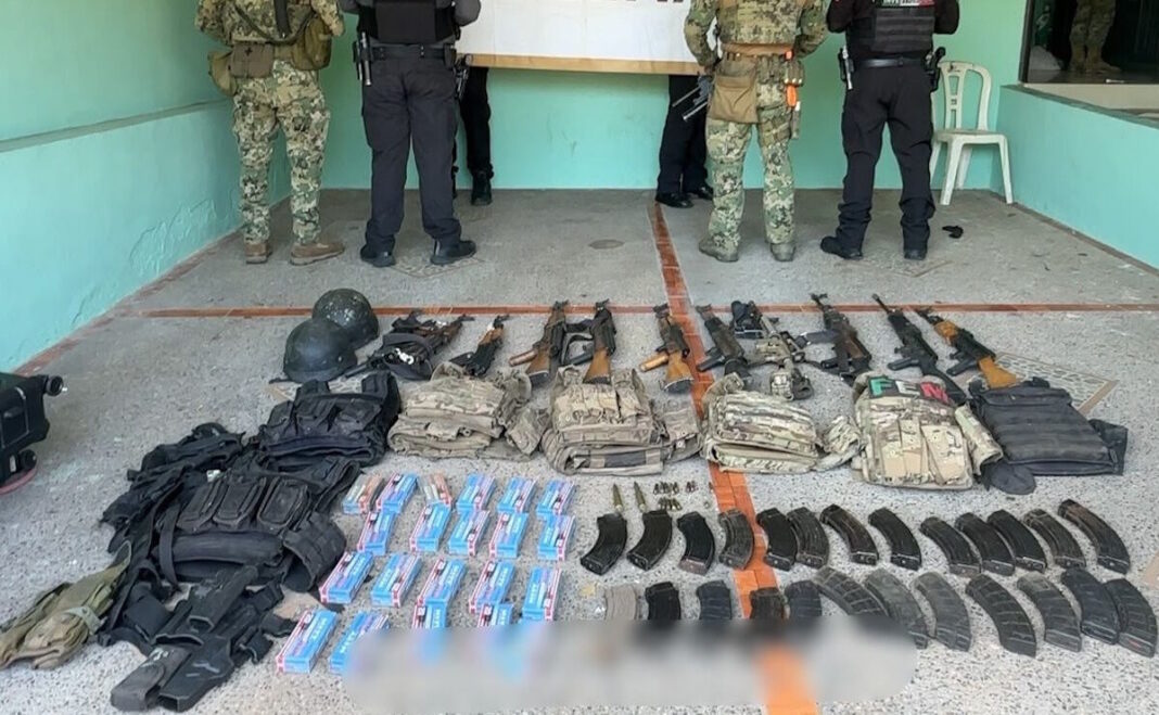 Detienen a ocho personas y aseguran arsenal en La Tuna, Badiraguato