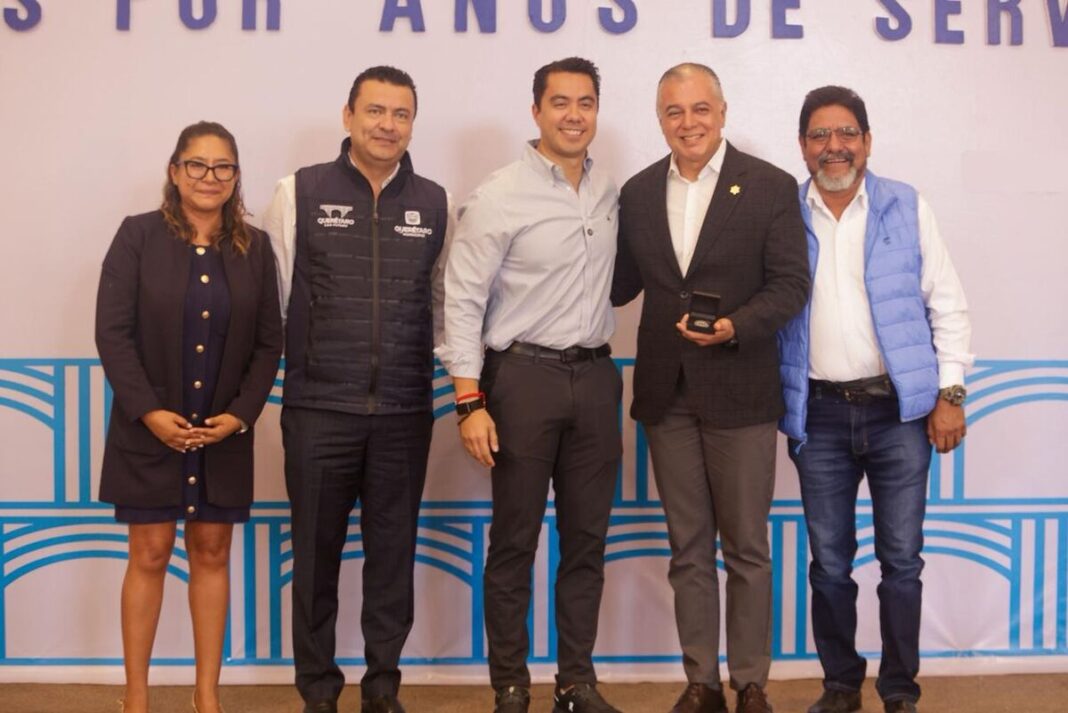 Entregan estímulos a 435 trabajadores municipales por años de servicio
