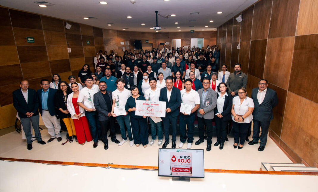 Estudiantes de San Juan del Río crean plataforma para donar sangre por WhatsApp