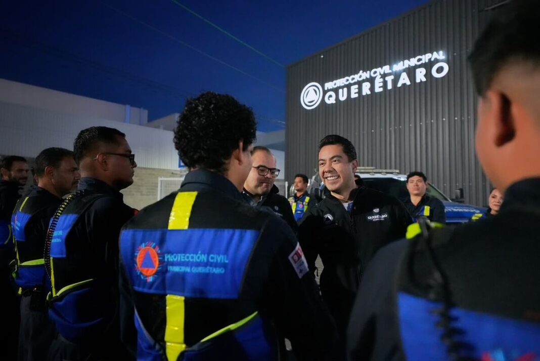 Felifer Macías recorre las instalaciones de Protección Civil Municipal