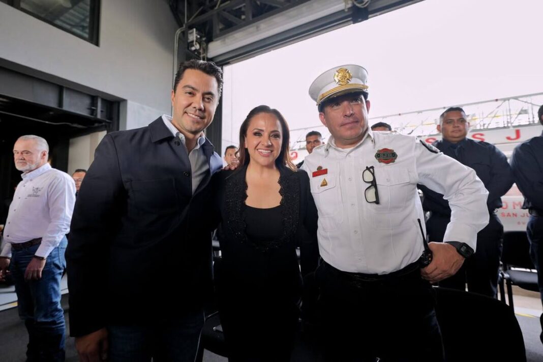 Reconocen a bomberos de San Juan del Río en el Día Nacional