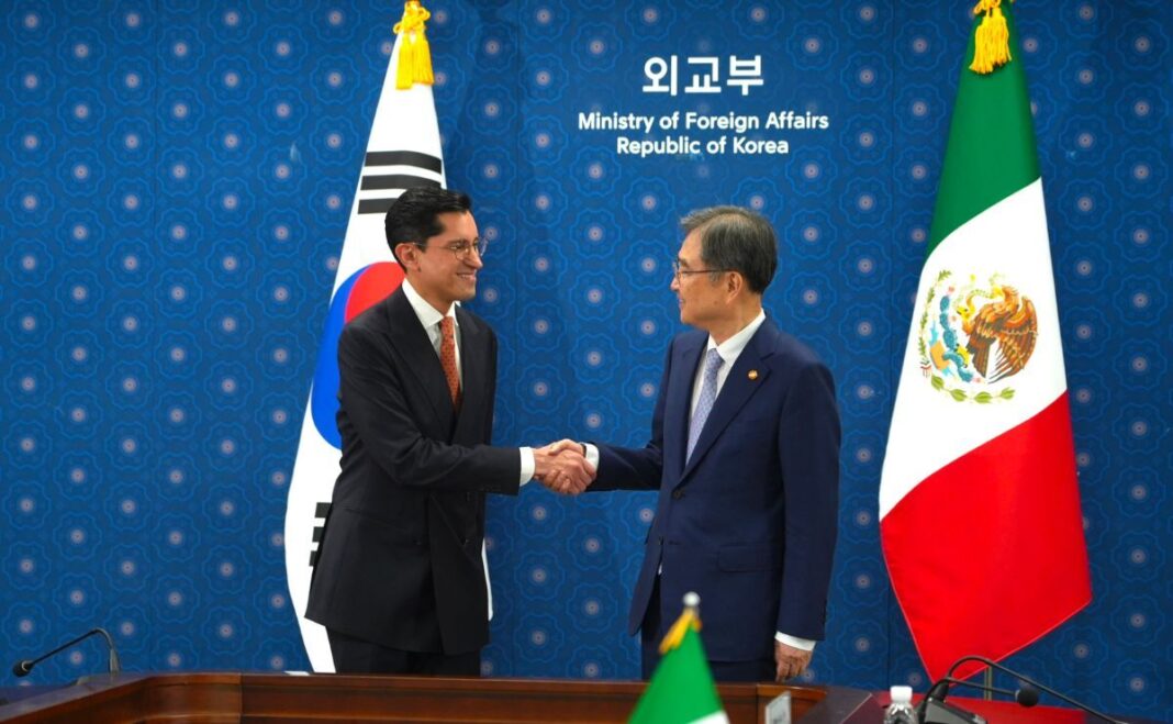 Roberto Velasco concluye visita oficial de dos días a Corea del Sur