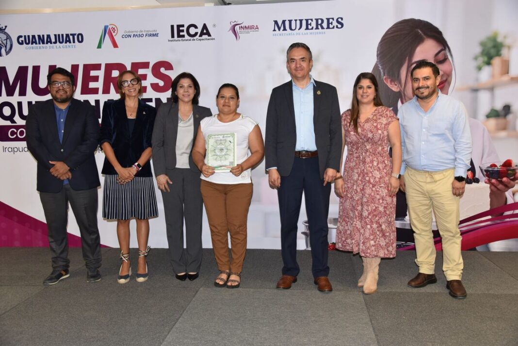 65 mujeres de Irapuato concluyen cursos de formación laboral