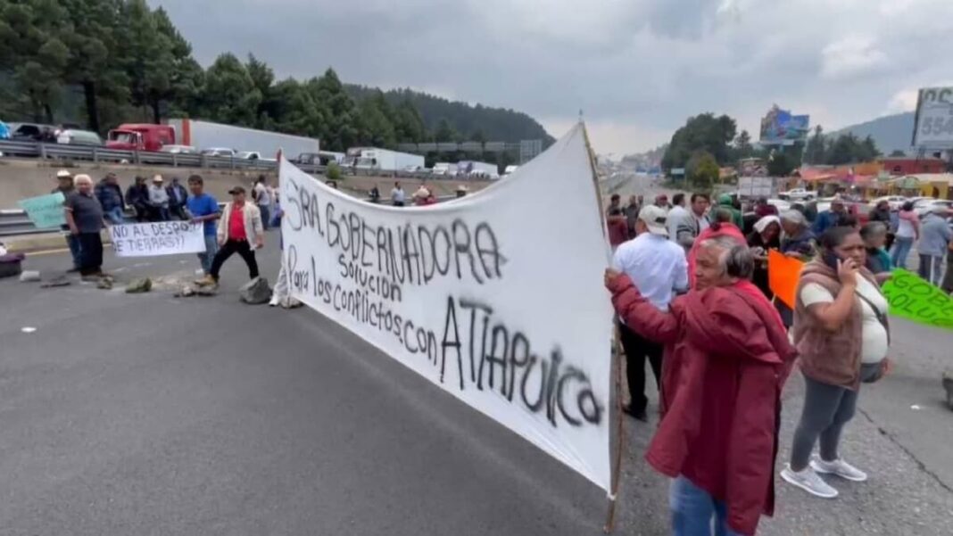 Bloquean la México-Toluca en ambos sentidos; hay filas de 3 kilómetros