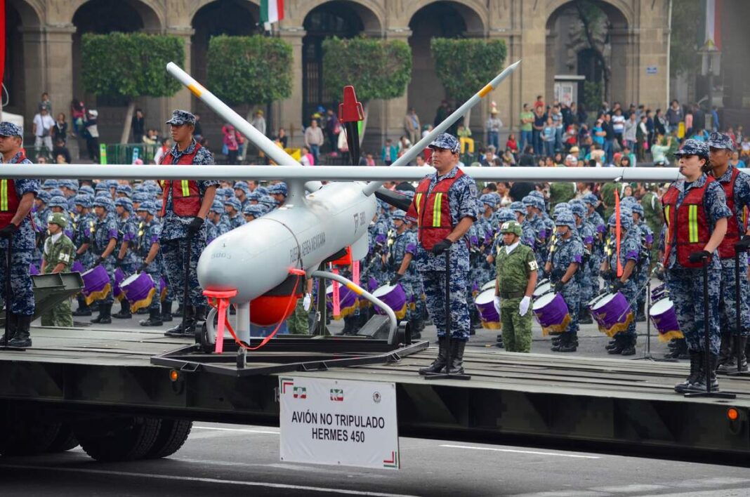 Fuerzas Armadas desfilan con 16 mil elementos; Marina anuncia drones de largo alcance