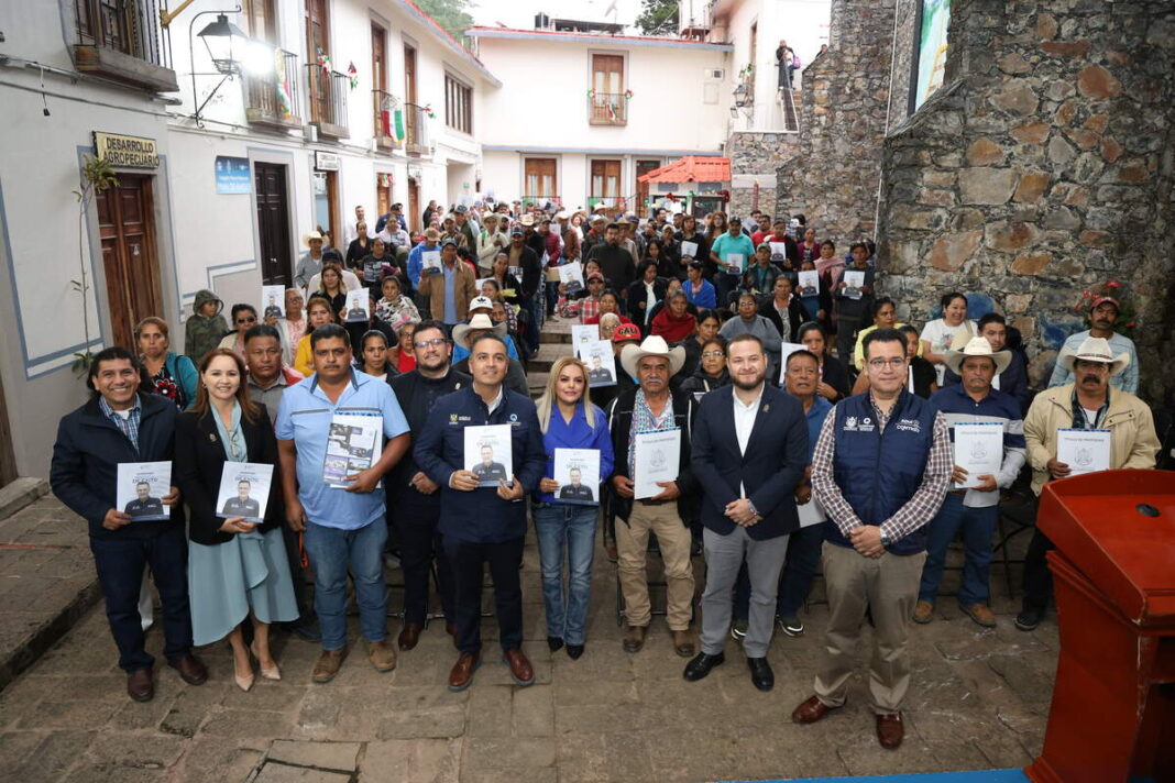 Gobierno de Querétaro entrega 187 títulos de propiedad en cuatro municipios serranos
