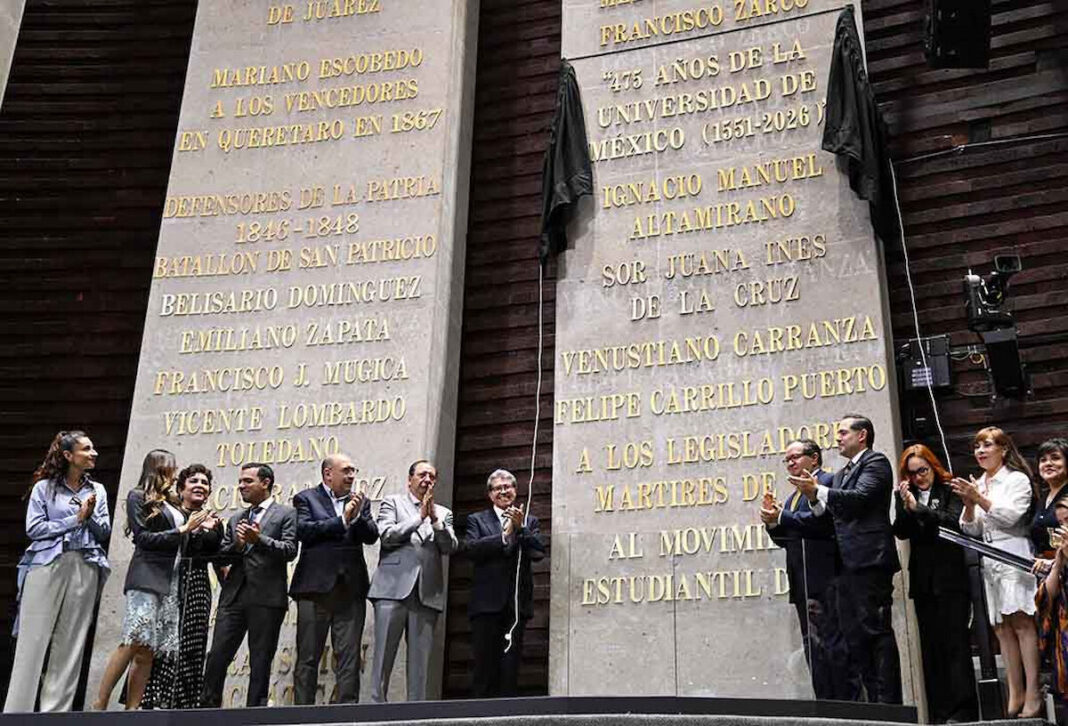 Inscriben en letras de oro los 475 años de la Universidad de México en San Lázaro