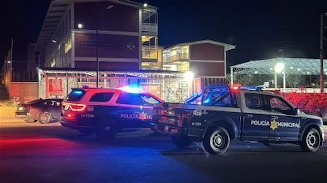 Menor ataca con armas blancas a 3 alumnos y un intendente en secundaria de Querétaro