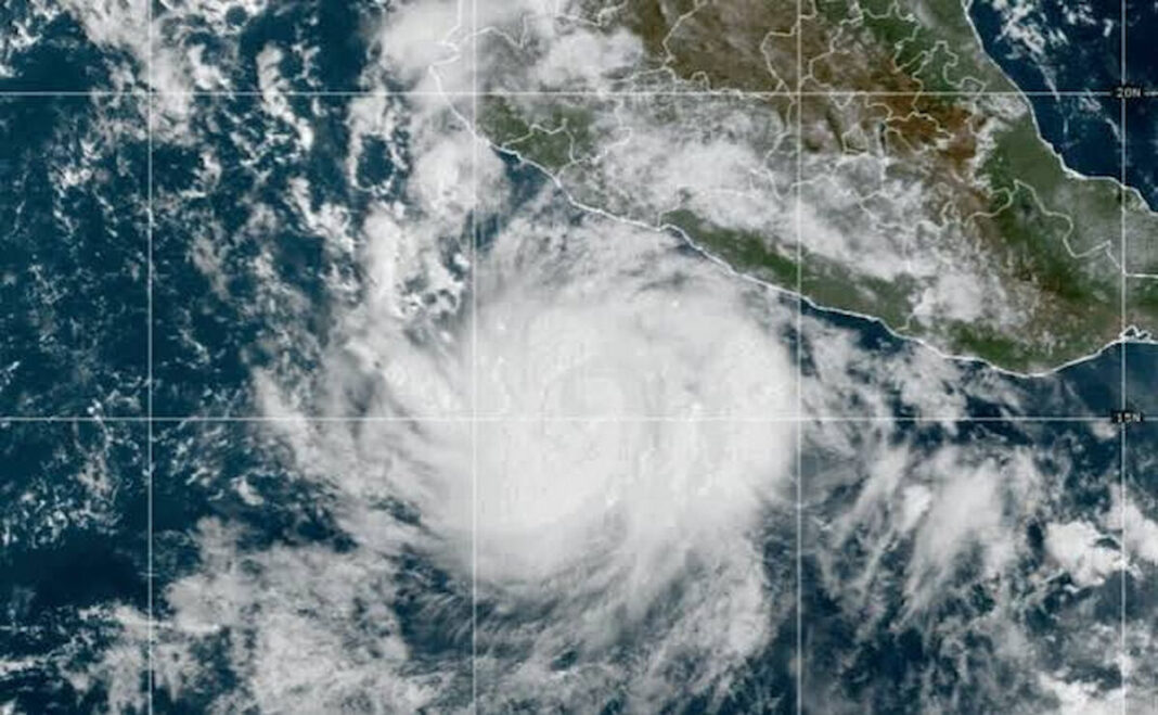 Tormenta tropical Polo podría evolucionar a huracán categoría 5
