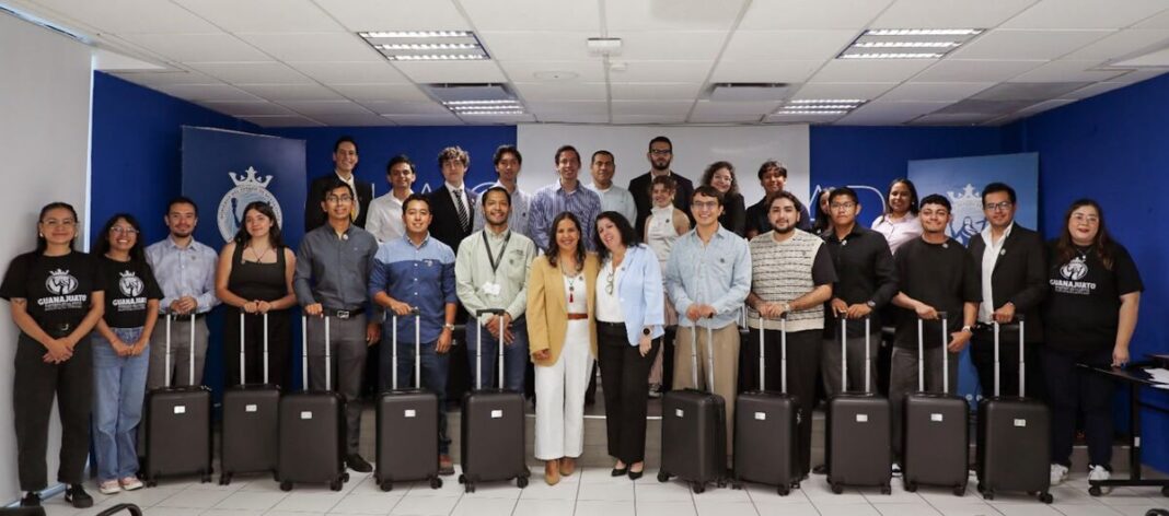 Abanderan a 20 jóvenes de Guanajuato que viajarán a Alemania