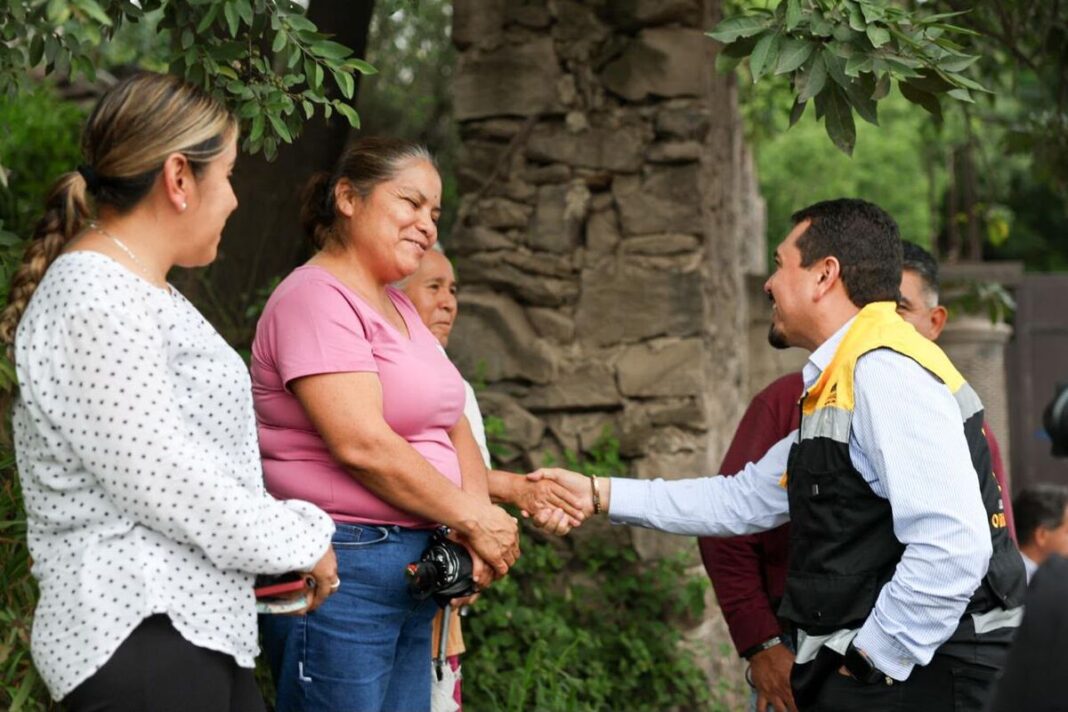 Beto Nava arranca pavimentación del camino a San Antonio La D