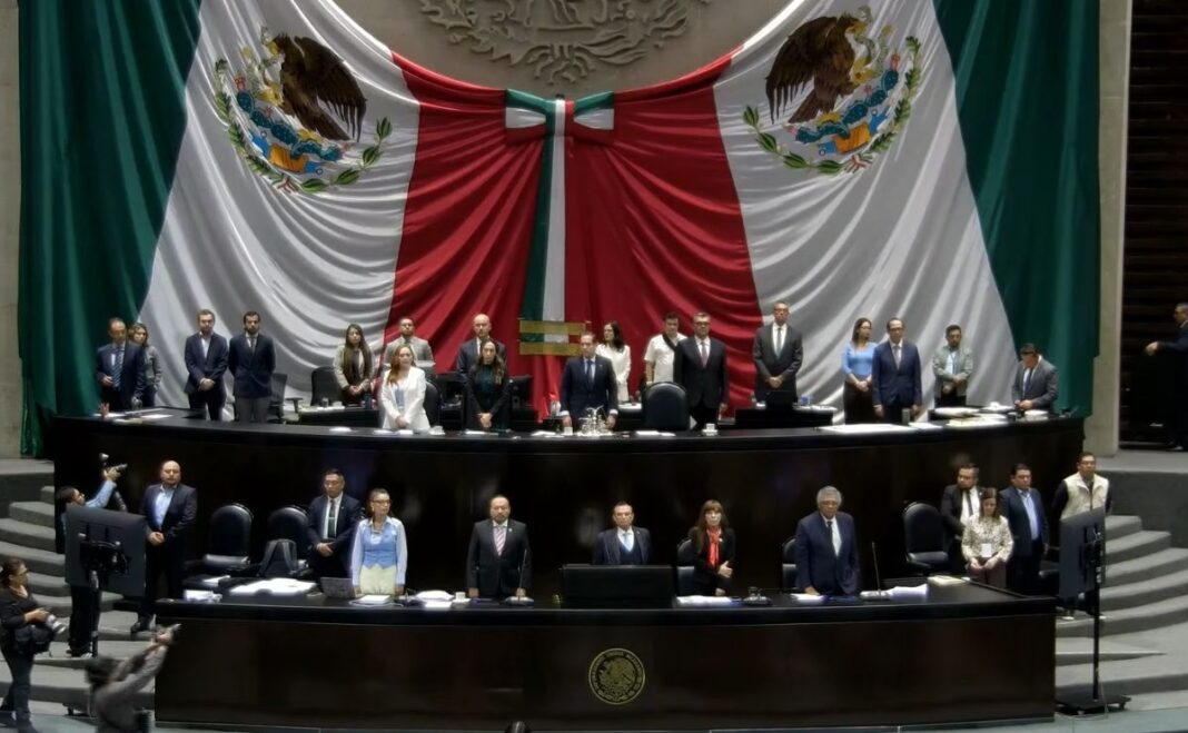 Cámara de Diputados guarda minuto de silencio por Zenyazen Escobar