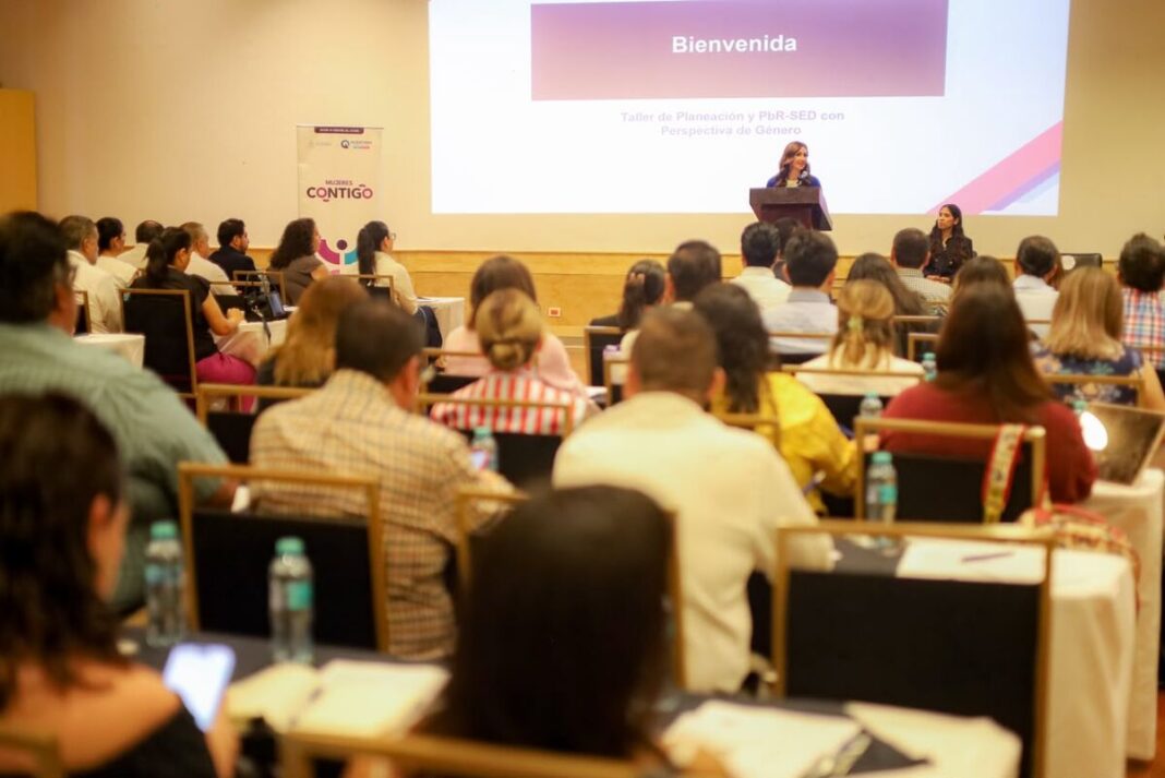 Capacitan a 120 servidoras públicas en perspectiva de género para el presupuesto