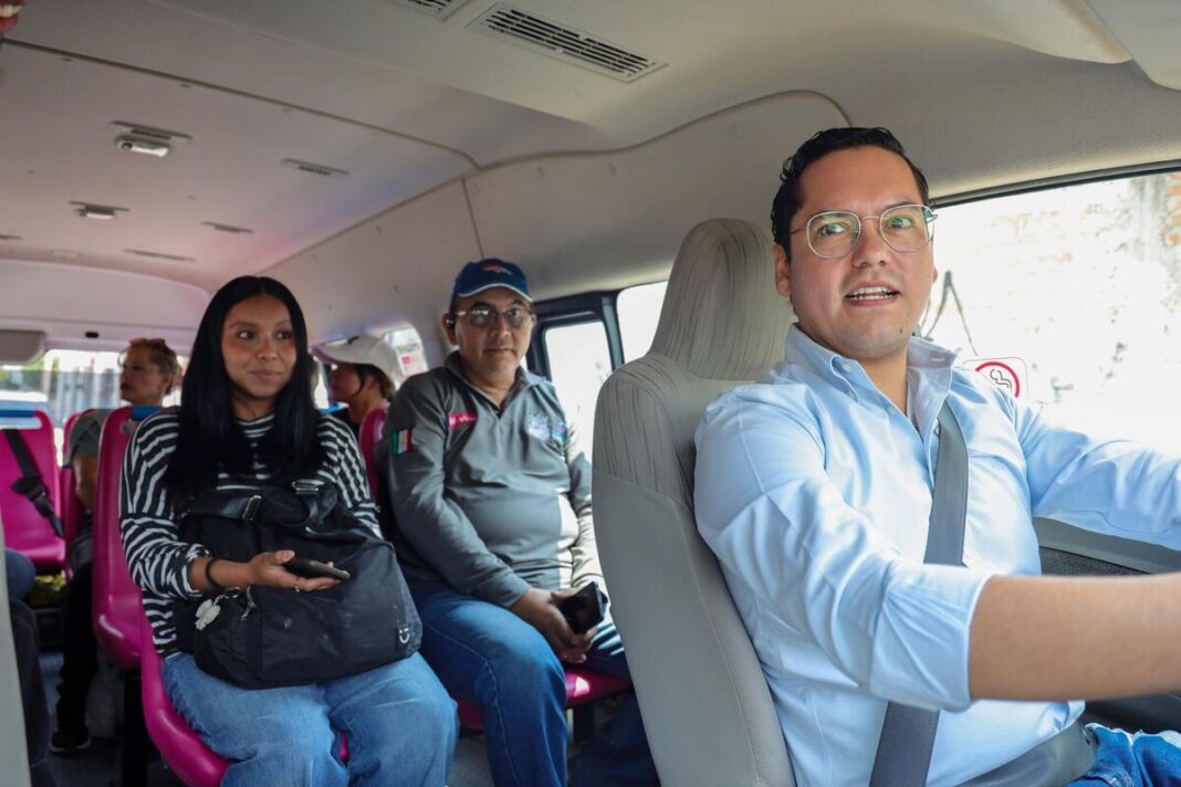 Chepe Guerrero conduce ruta de Movivan y escucha a usuarias