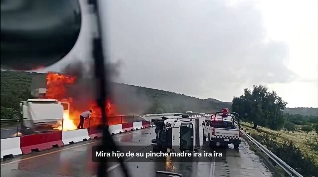 Choque múltiple e incendio de grúa cierran el Arco Norte