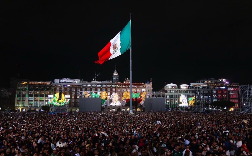 Claudia Sheinbaum encabeza el Grito de Independencia en Palacio Nacional