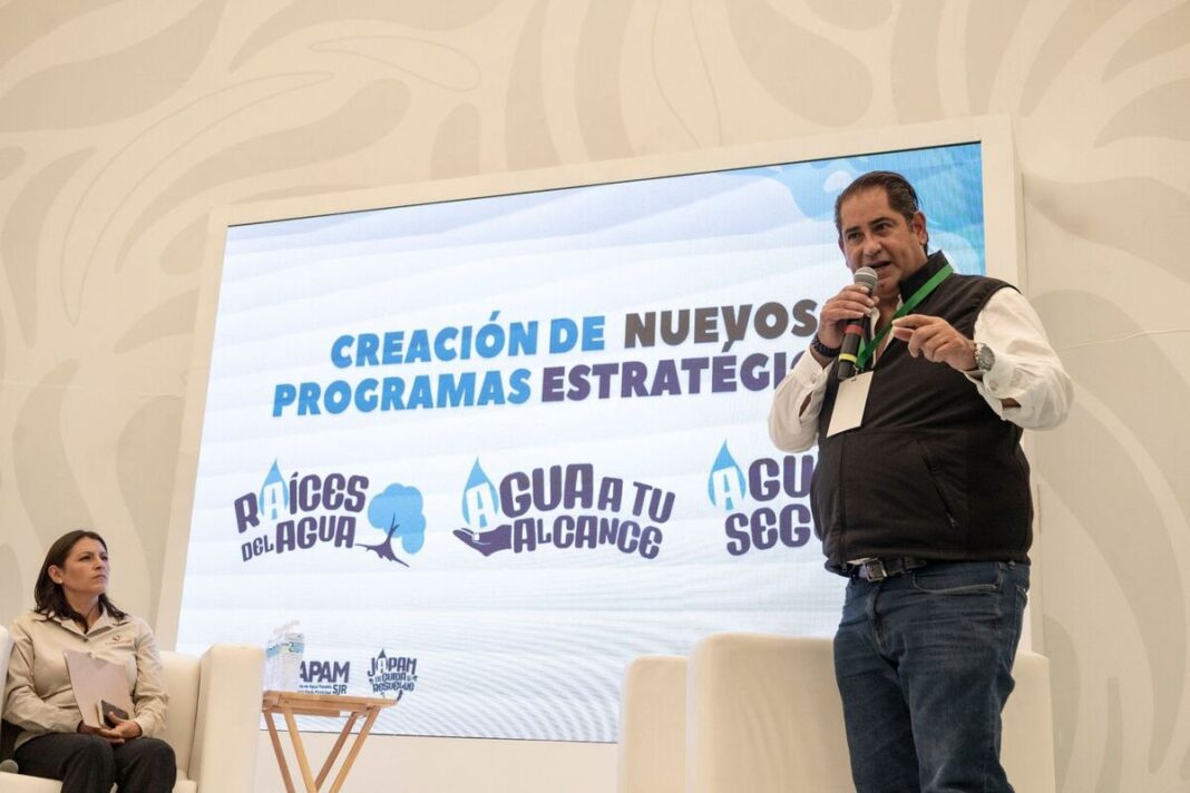CONAFOR reconoce a Toño Pérez por impulsar Raíces del Agua