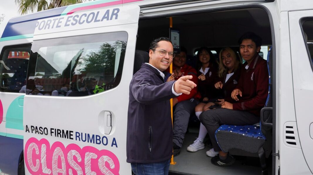 Corregidora transporta gratis a 617 estudiantes de 13 planteles